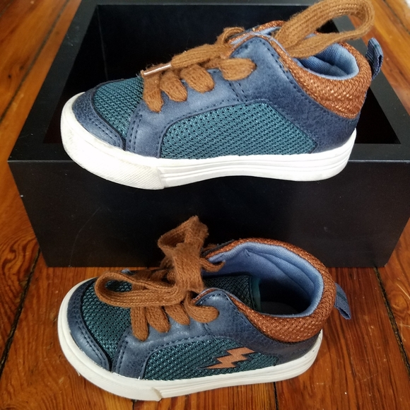 OshKosh Wren Lightning Bolt Sneaker 5 - Picture 3 of 6